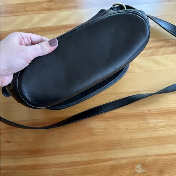 Vintage Coach Black Leather Shoulder Bag - Picture 11 of 13
